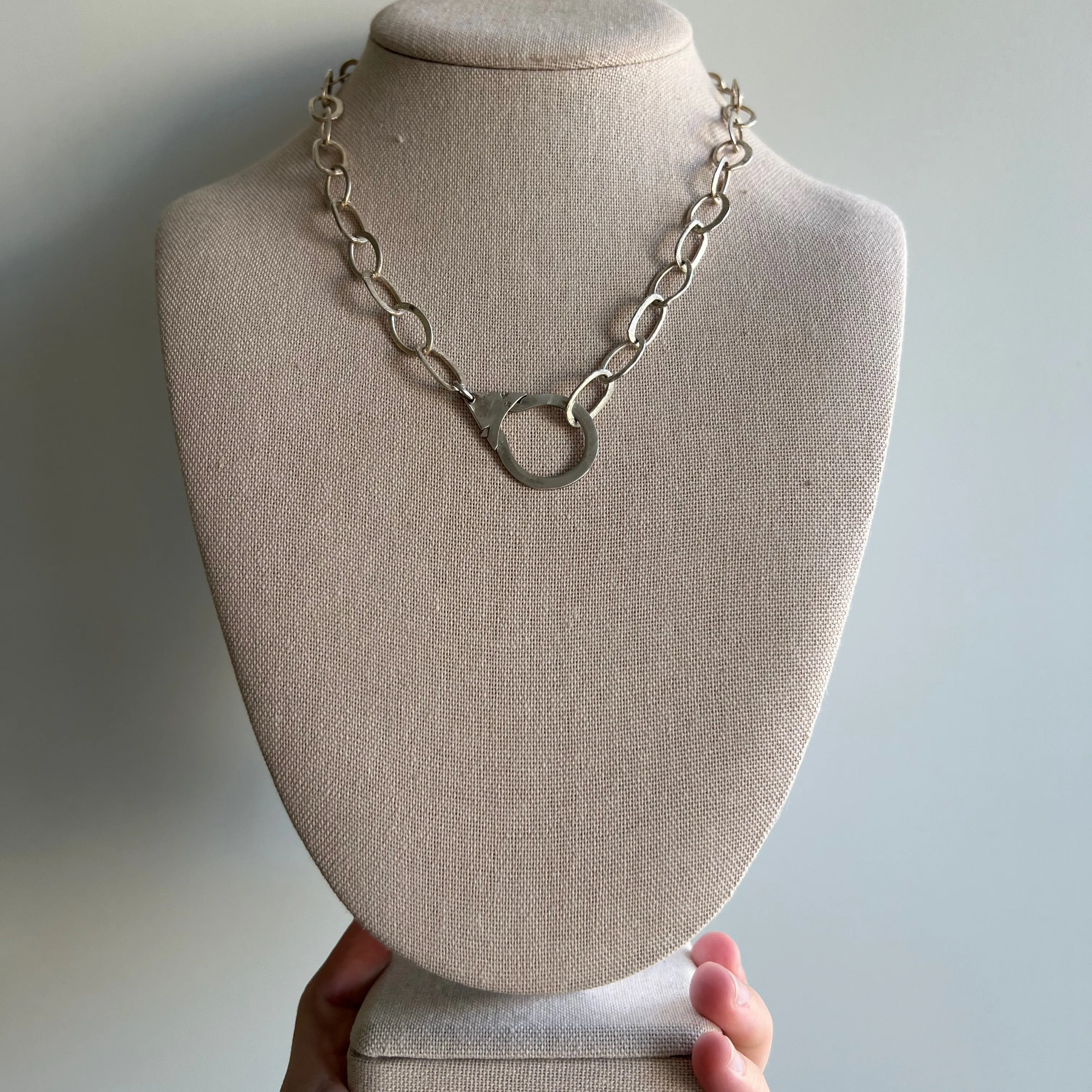 reimagined V I N T A G E // all linked up / sterling silver hammered brushed oval link chain with a connector clasp / 17